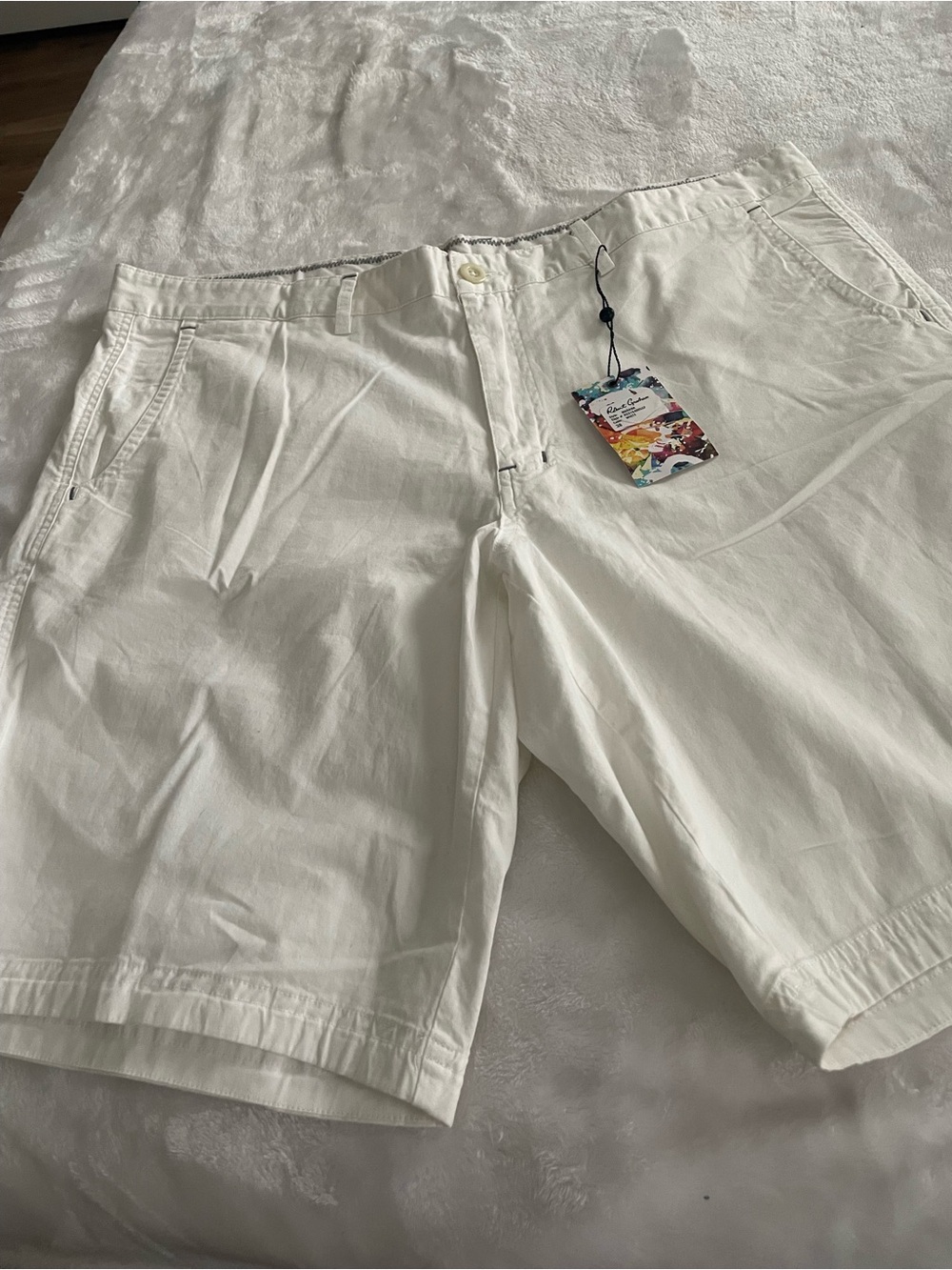 Robert Graham men’s Mariana classic fit Shorts white new with tag 10” inseam